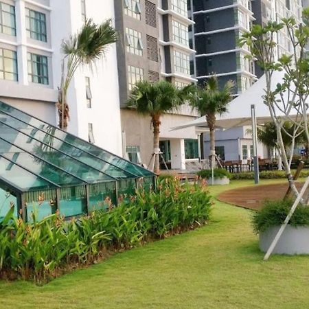 Cozy Seaview Studio at Imperium residence Tanjung Lumpur Kuantan Bagian luar foto